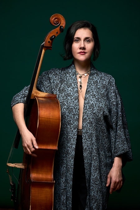 Ashia Bison Rouge; Artist; Cellist; Cello; Künstler; musikerin; Singer; Saskia Uppenkamp; photographer; portrait; Berlin; Fotograf