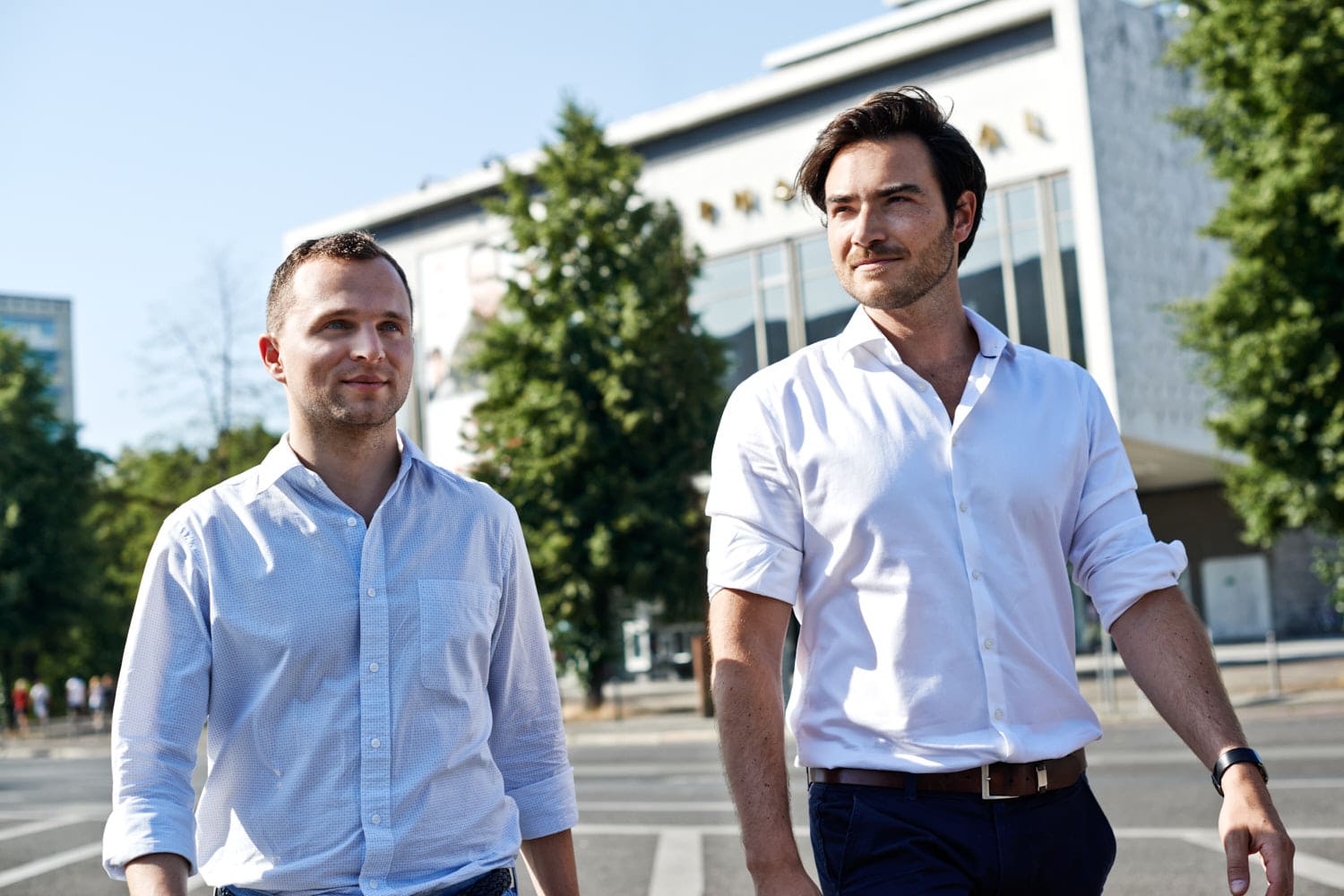 The Hundert Vol 06 The Hundert Vol 06; Startup; Magazin; Monoqi; HomeToGo; Koawach; Leinentaussch; Parku; Deliqat; Clipduell; NextSocial; Saskia Uppenkamp; Portrait; Fotograf; Fotografin; Berlin; Friedrichshain; Studio; On Location; Reportage