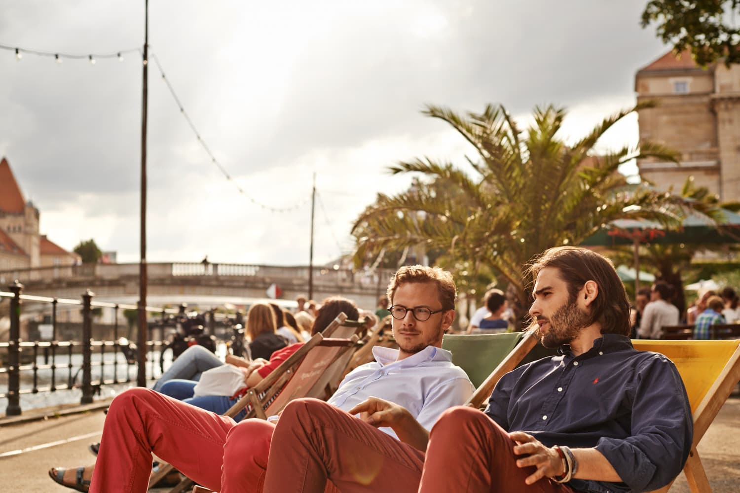 The Hundert Vol 06 The Hundert Vol 06; Startup; Magazin; Monoqi; HomeToGo; Koawach; Leinentaussch; Parku; Deliqat; Clipduell; Helpling; NextSocial; Saskia Uppenkamp; Portrait; Fotograf; Fotografin; Berlin; Friedrichshain; Studio; On Location; Reportage