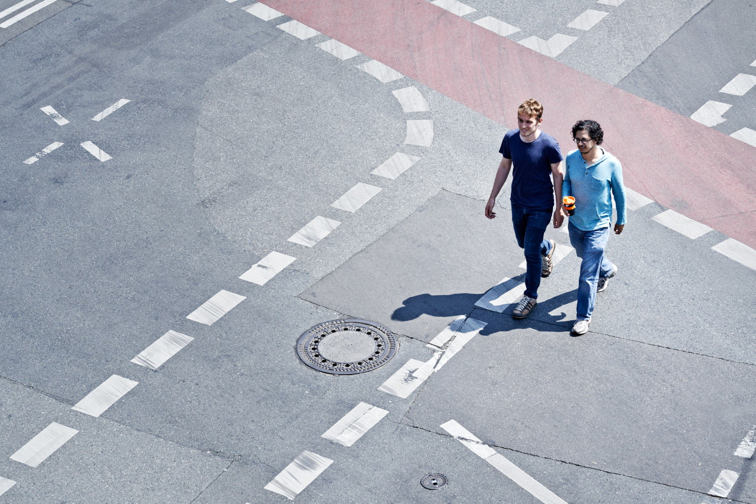 The Hundert Vol 06 The Hundert Vol 06; Startup; Magazin; Monoqi; HomeToGo; Koawach; Leinentaussch; Parku; Deliqat; Clipduell; NextSocial; Saskia Uppenkamp; Portrait; Fotograf; Fotografin; Berlin; Friedrichshain; Studio; On Location; Reportage