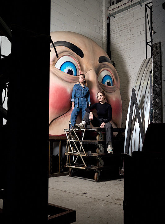 Berliner Ensemble; Britney Spears; It's Britney Bitch; Theater; Sina Martens; Lena Brasch; schauspielerin; Regisseurin; Saskia Uppenkamp; Portrait; Fotograf; Fotografin; Berlin; Friedrichshain; Studio; On Location; Reportage