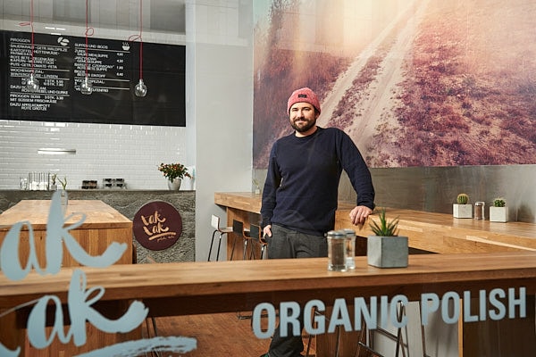 Unternehmensfotografie – Pressefotos zur Neueröffnung. Portrait des Ladeninhabers