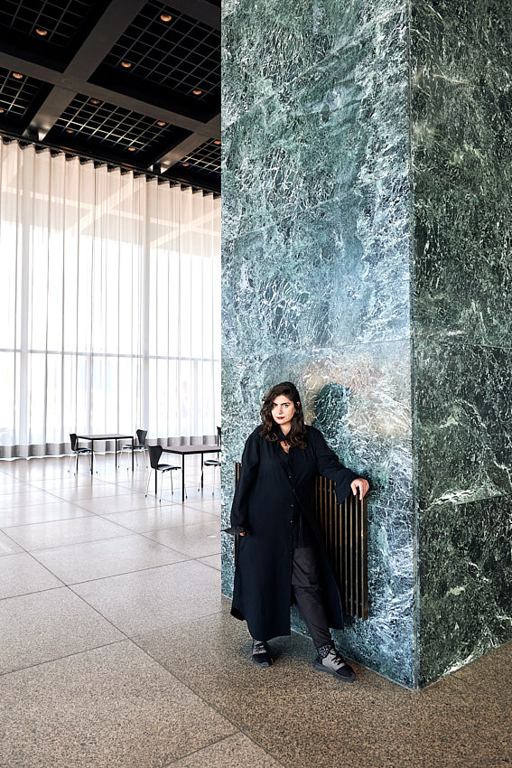 Rosa Barba, in der Neuen Nationalgalerie Berlin, fotografiert zu ihrer Ausstellungseröffnung im Rahmen der Art Week.