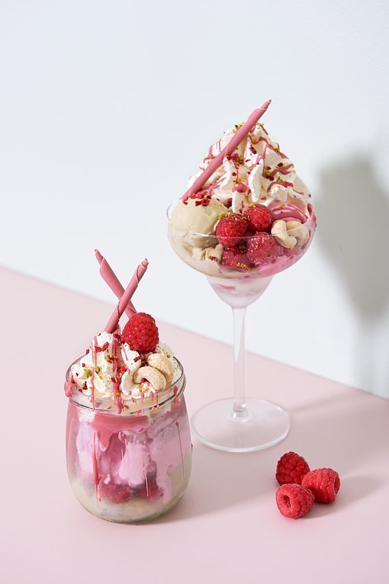 Social Media Content für Lecko Mio Gelateria - Eisbecherkreation mit Himbeeren und Ruby Chocolate - Foodfotografie