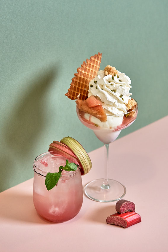 Social Media Content für Lecko Mio Gelateria - Eisbecherkreation mit Rabarber - Foodfotografie