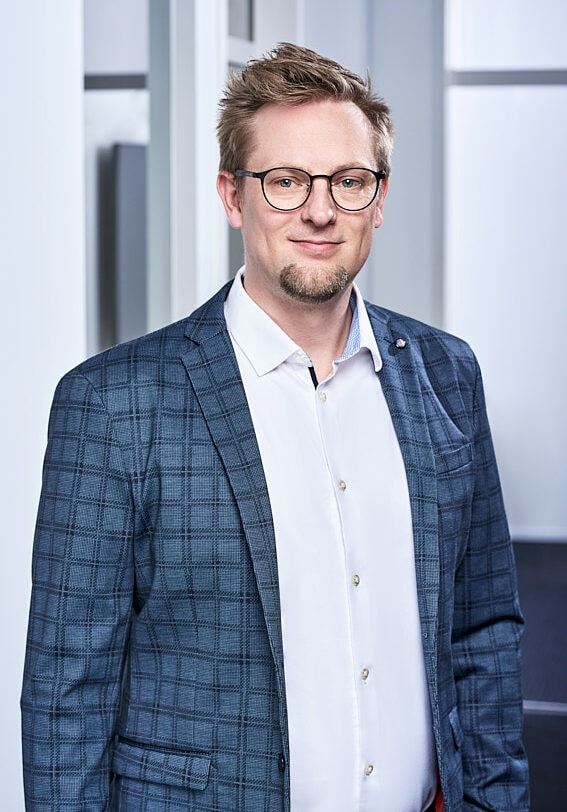 Portrait des Geschäftsführeres, Unternehmensfotografie – HWP Handwerkspartner