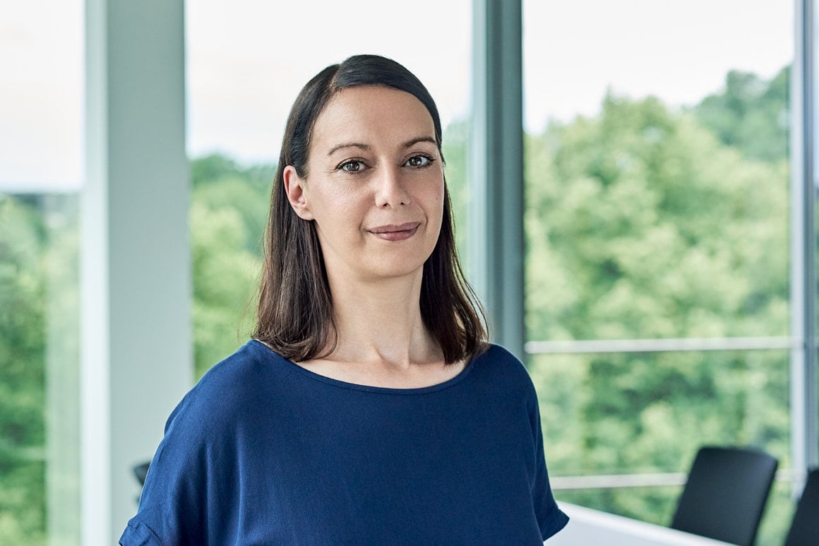 Unternehmensfotografie – Employerbranding, Teamportraits und Interiorfotos der Offices in Berlin, Hamburg und Köln für die Website und Unternehmenskommunikation der Anwaltskanzlei Schnittker Möllmann Partners. Mitarebiterin Köln