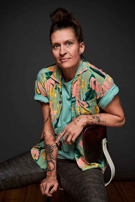 Saskia Uppenkamp | Stills & Motion – Saskia Uppenkamp 2024 Saskia Uppenkamp – Selbstportrait 2024