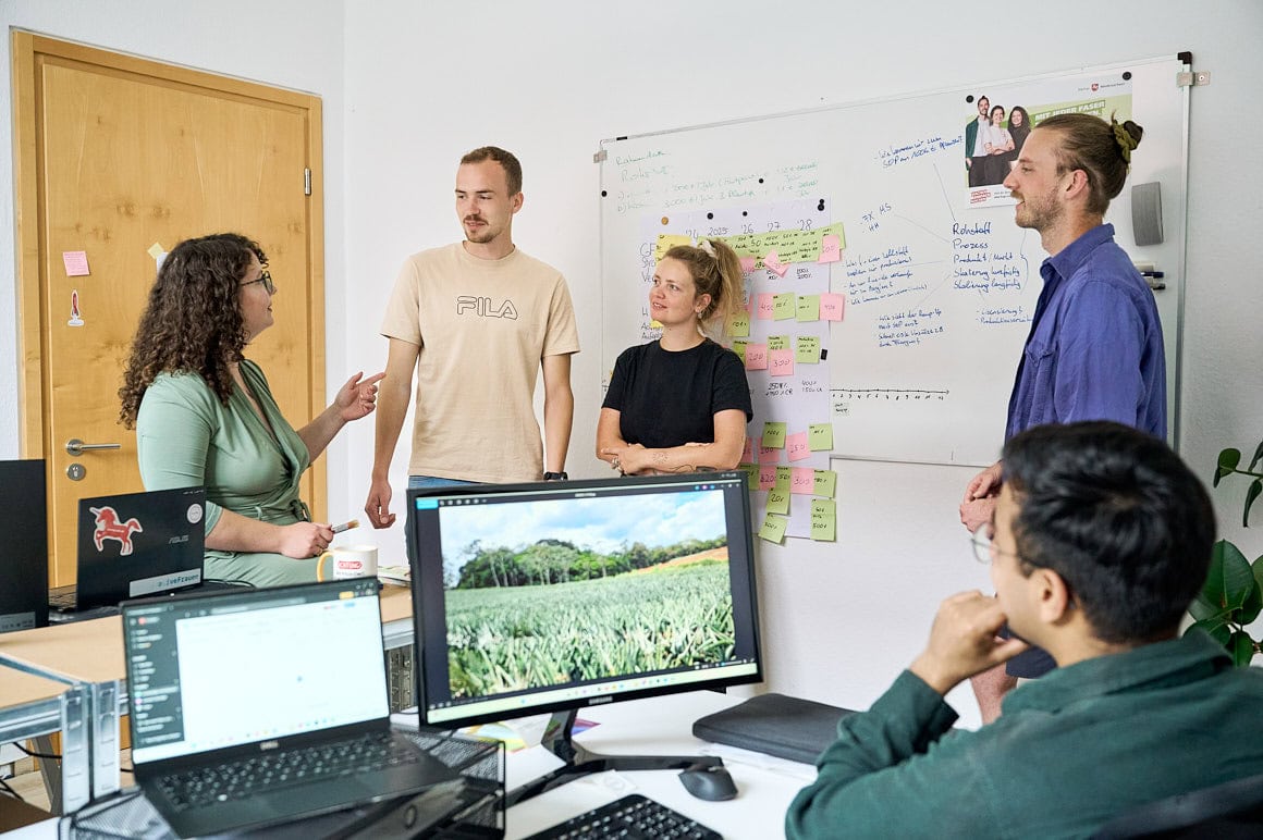 Saskia Uppenkamp | Stills and Motion – EcoFibr Unternehmensfotografie Corporate Fotograf, Businessfoto, Corporate Publishing, Ecofibr